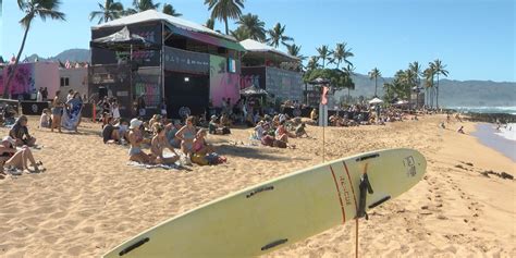 On Oahus North Shore Surf Competitions Are Back And So Are The Crowds