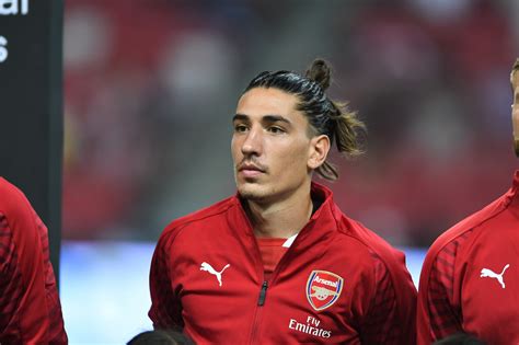 Arsenal's bellerin becomes shareholder at forest green rovers. FC Barcelona: Hector Bellerin bald wieder im Barça-Trikot?