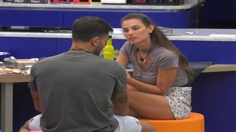 Facciamoci sentire più vicini possibile e continuiamo a darle tutto l'affetto di cui ha bisogno. Dayane Mello e Pierpaolo Petrelli si confidano - Grande ...