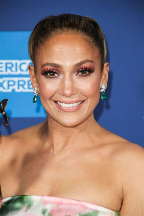 Jennifer Lopez Golden Globes Beauty Look 2020 Is Turning Heads | StyleCaster