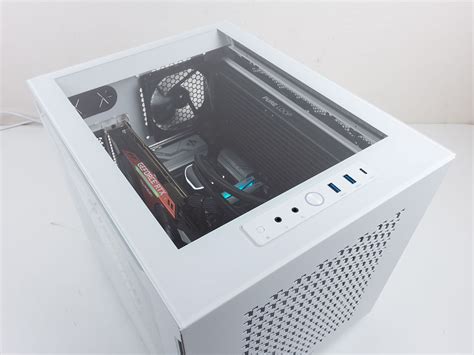 Thermaltake Divider 200 TG Air Snow Review Assembly Finished Looks