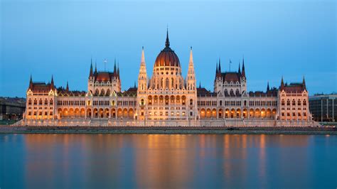 The huge parliament is one of the most visited buildings in the world. Hungary Parliament Building Pictures: View Photos & Images ...