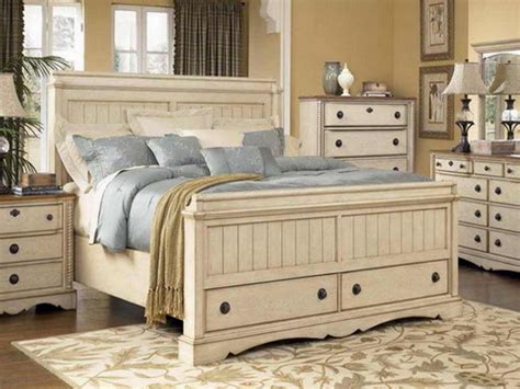 Willow upholstered bedroom set (distressed pine) in 2019 | shabby. Distressed White Queen Bedroom Set White Bedroom Design ...