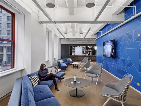 A Tour Of Linkedins Modern Nyc Office Officelovin