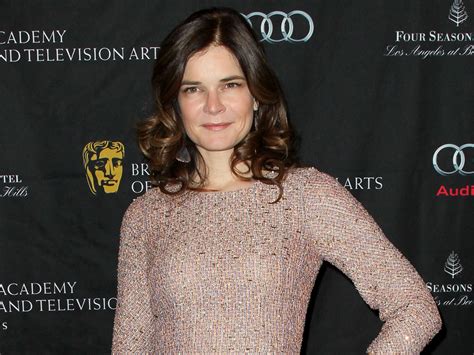 Betsy Brandt Of Breaking Bad To Play Michael J Foxs Wife On New