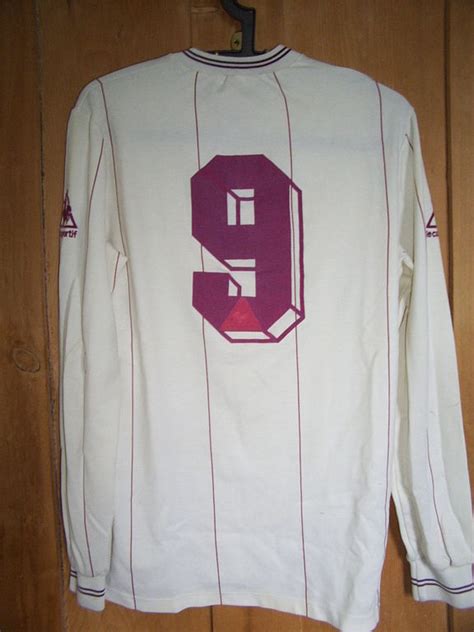 Aston Villa Extérieur Maillot de foot 1982 - 1983 ...