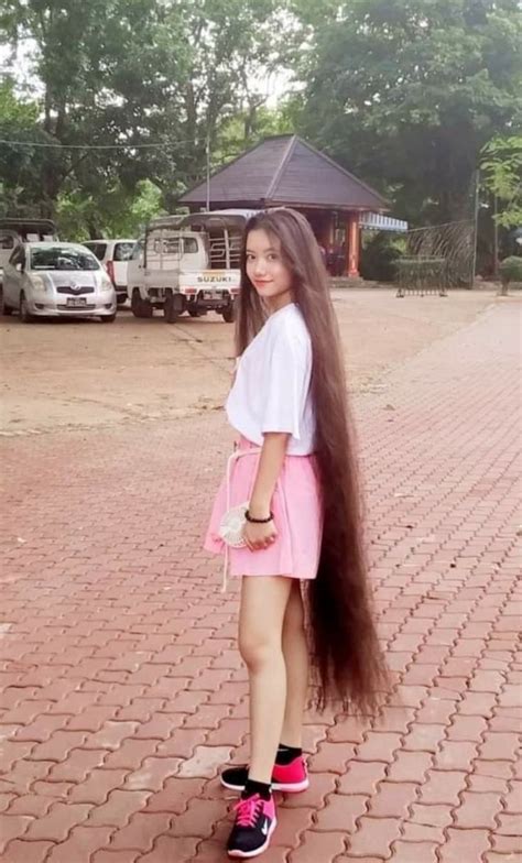 Pin By Ronald Victor On Menyisir Rambut Sangat Panjang Long Hair Girl
