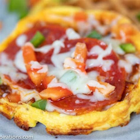 This keto pizza chaffle is one of those recipes that can really become a staple and it can be changed up every time you make if you want! Keto Pizza Chaffle Recipe (takes only minutes to make ...