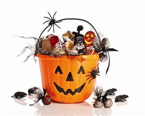Tous Les Citrouilles Pour Mettre Les Bonbons D'halloween - Des bonbons ou un sort pour Halloween