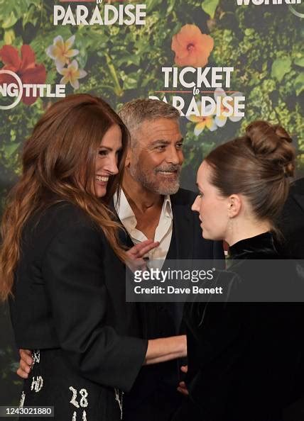 Julia Roberts George Clooney And Kaitlyn Dever Attend The World News Photo Getty Images