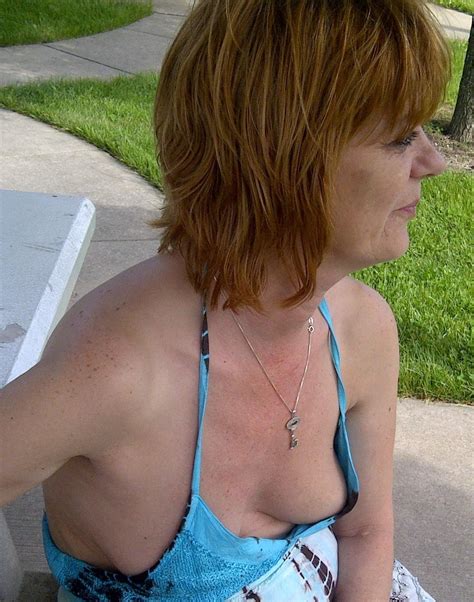 Amateur Saggy Matures Cleavage 100 All Downblouse High