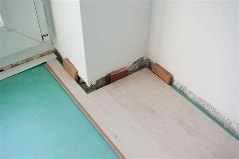 Spaces that came with the installation kit we bought with the. How to install laminate flooring | HowToSpecialist - How ...