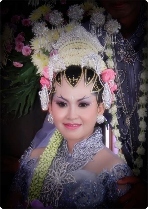 We did not find results for: Perbedaan Busana Adat Antara Jogjakarta Dan Surakarta ...