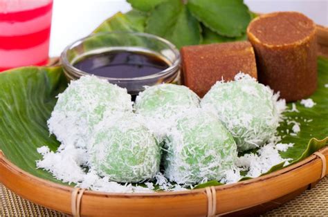 Kue talam adalah kue talam merupakan kudapan tradisional khas nusantara yang memiliki cita rasa yang manis dan gurih karena menggunakan san. Aneka Kue Basah Tradisional Nusantara Yang Wajib Kalian ...