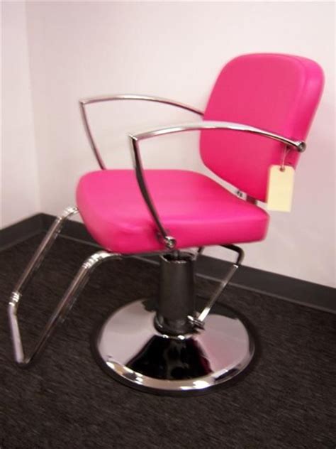 Maybe Not Pink But I Like A Pop Of Color Hair Salon Decor Pink Salon Salon Chairs