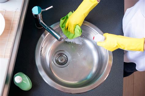 Mix well with a spoon. 5 Best Baking Soda and Vinegar Cleaning Solutions | Reader's Digest