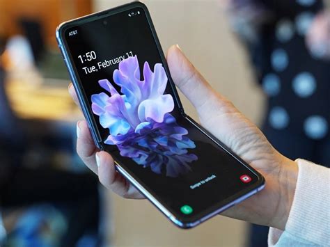 Hands On With Samsungs New Galaxy Z Flip Phone Flip Phones Samsung