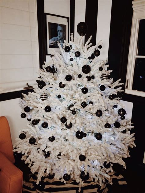 Black and white christmas bulbs. Black and white Christmas tree | X-MAS 2013 | Pinterest ...