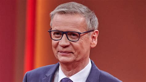 Maskenpflicht macht antidiskriminierungsstelle viel arbeit. Corona: Jauch und Gottschalk diskutieren live auf RTL ...