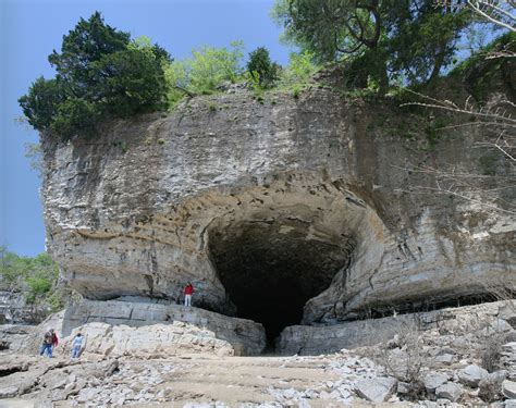 File:Cave-in-rock IL.jpg - Wikimedia Commons