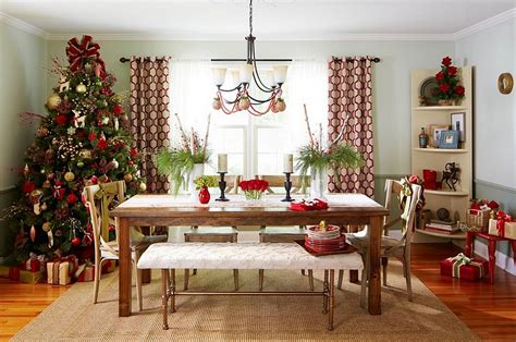 The paint color on the walls, for instance, will appear differently in a home with softer light and one with cooler artificial light. Christmas Dining Room Decor | Create a Christmas ...