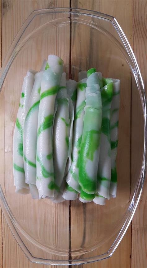 Bila semua berkumpul di rumah terajin lah siket nak masak masakan yang jarang2 dibuat.cara buat laksam ni tidaklah sesusah mana, bahan pun simple hanya. Food, Lifestyle, Education, Parenting, DIY | CaraResepi