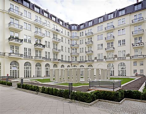 The haus cumberland (simply translated as cumberland house) is a grade ii listed building on the kurfürstendamm avenue between bleibtreu and schlüterstraße in charlottenburg, berlin. Haus Cumberland am Kurfürstendamm 193, Berlin ...