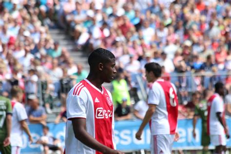 Find the latest luis orejuela news, stats, transfer rumours, photos, titles, clubs, goals scored this season and more. Orejuela van waarde met assist voor Cruzeiro - Ajax1.nl