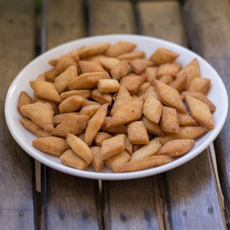 Athirasam south indian sweet recipe.mp4 download. Kalakala Sweet Recipe / Diamond Biscuit | Recipe | Food ...