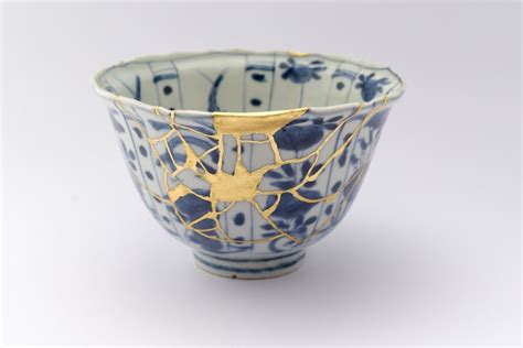 Kintsugi Gifts Kintsugi Bowl Japanese Art In Repairing With Gold A Broken Pottery Kintsukuroi