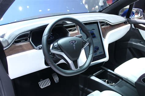 Tesla Model X Tesla Vous Donne Des Ailes Vidéo En Direct Du Salon