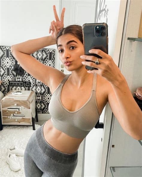 pooja hegde flaunts her toned body in mirror selfie telugu nestam