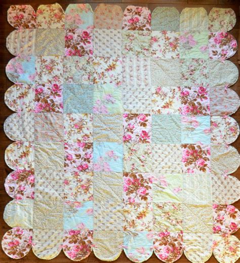 Scalloped Edged French Country Floral Queen Size Quilt Etsy Quilts