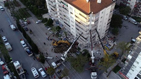 Konutu çevre ve şehircilik bakanlığı tarafından ağır ve orta hasarlı olarak tespit edilen vatandaşlarımız bu ekrandan. Fırsatçı her yerde aynı! Deprem sonrası İzmir'de ev ...