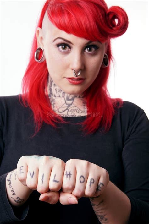 Donna Con I Tatuaggi Ed I Piercing Fotografia Stock Immagine Di Adulto Penetrante 43304270