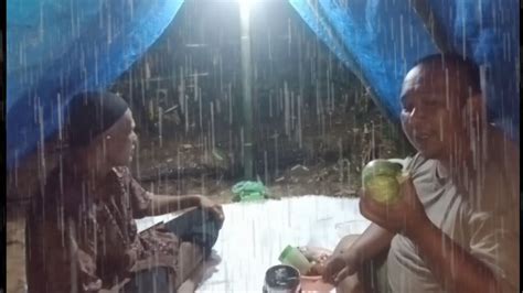 Camping hujan deras semalaman di bawah lereng jurang - Mindovermetal