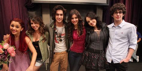 Ariana Grande Victoria Justice And Victorious Cast Celebrate 10 Year