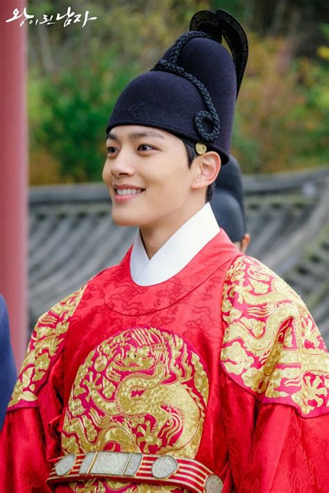 He began his career as a child actor, notably in the television dramas giant, moon embracing the sun, and missing you. The Crowned Clown Yeo jin goo ♡ | Selebritas, Korean drama ...