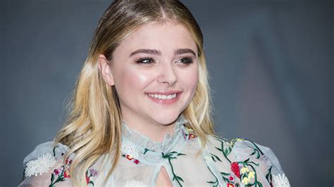 chloe grace moretz took accutane for her cystic acne stylecaster