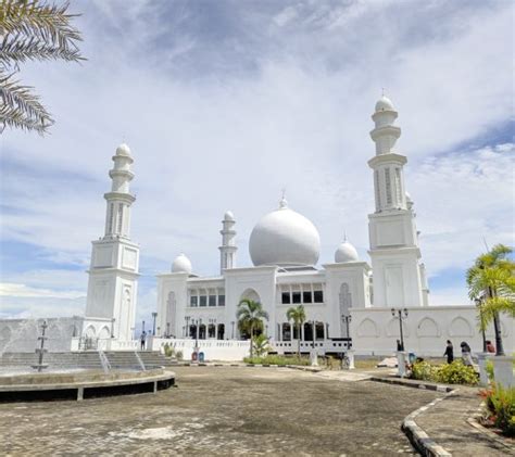 Informasi Masjid Jami Istana Sambas Jam Buka And Tiket Masuk Pergiyuk