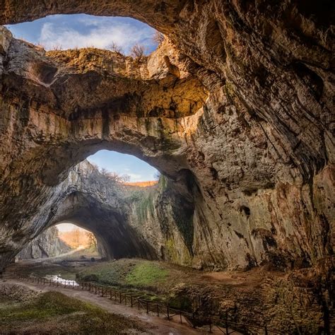 Aventúrate A Conocer La Milenaria Cueva Devetashka En Bulgaria Su Gran