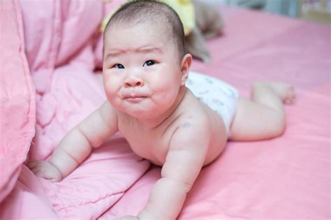 Do you mean allergies to food baby eats, or to foods a breastfeeding mom is eating? Diaper Rash & Food Allergy | Livestrong.com