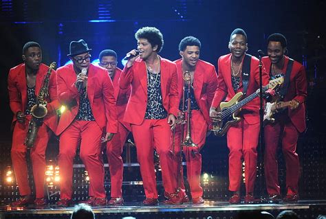Bruno Mars Songwriter Producer Singer Group Hd Wallpaper Peakpx