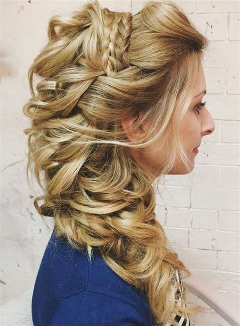 This particular hairstyle will look very nice in a saree or even a lehenga. 40 Gorgeous Wedding Hairstyles for Long Hair
