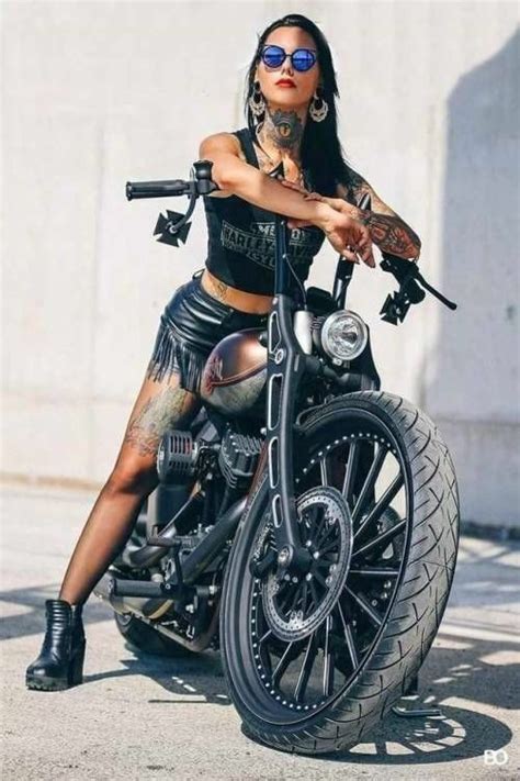 Pin By Michael Mueller On Girls And Bikes Motorbike Girl Biker Girl Motorcycle Girl