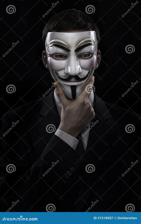 Homme Anonyme Portant Un Masque Photographie éditorial Image Du