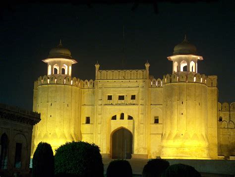 Filethe Lahore Forts Alamgiri Gate Picture2 Taken At Night July 20