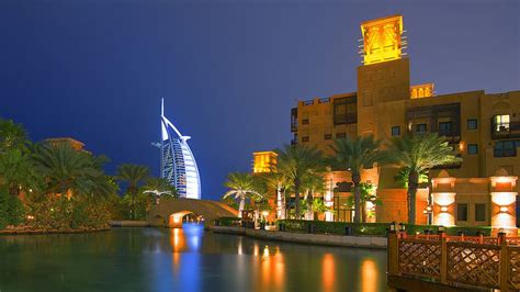 Dubai At Night Restaurants In Souk Madinat Jumeirah Dubai