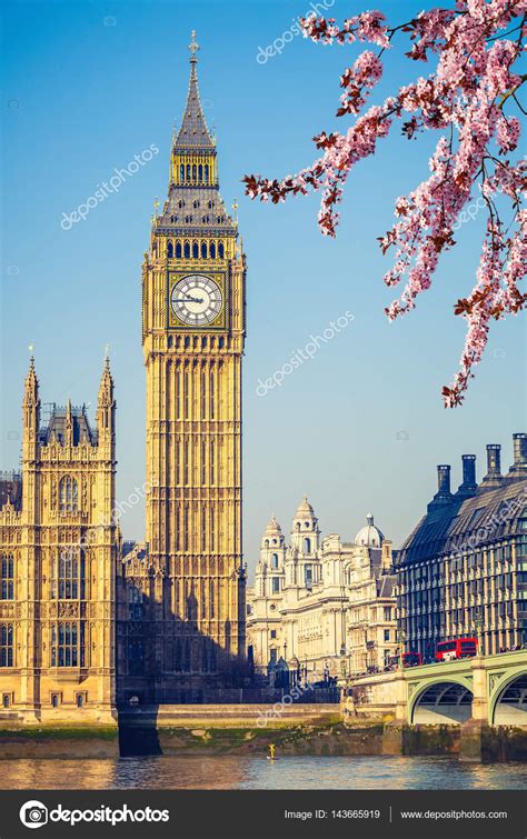 Learn more about big ben in this article. Big Ben em Londres, na primavera — Fotografias de Stock ...