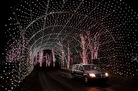 20 Best Drive Thru Christmas Lights In America Touristsecrets